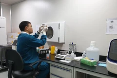 Các chuyên gia tại Hệ thống Y tế Vinmec với công trình nghiên cứu về gene của người Việt Nam. (Ảnh: T.G/Vietnam+)