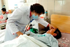 Chăm sóc và điều trị cho bệnh nhân tại Bệnh viện Bạch Mai. 