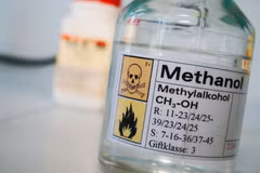 Cà Mau: Nghi ngộ độc methanol, 1 người tử vong, 2 người nguy kịch