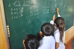 Cử chuyên gia tìm nguyên nhân trẻ có biểu hiện lạ ở Bắc Kạn 