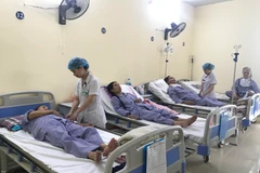 Các bệnh nhân đang điều trị bệnh ung thư. (Ảnh: PV/Vietnam+)