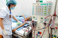 Quyền lợi khám chữa bệnh của người tham gia bảo hiểm y tế được mở rộng. (Ảnh: Dương Ngọc/TTXVN)