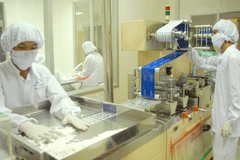 Hiện nay, các doanh nghiệp dược trong nước nhập khẩu 90% nguyên liệu làm thuốc. (Ảnh: TTXVN/Vietnam+)