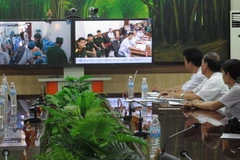 Bệnh viện 175 Thành phố Hồ Chí Minh hội chẩn qua cầu truyền hình với Bệnh xá đảo Trường Sa lớn tiến hành ca sinh mổ cho sản phụ trên đảo Trường Sa lớn, tháng 12/2015. (Ảnh: Phương Vy/TTXVN)