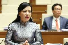 Bộ trưởng Y tế Nguyễn Thị Kim Tiến trả lời trong phiên chất vấn sáng 1/11. (Ảnh: TTXVN)