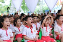 Các em học sinh hào hứng tham gia chương trình Lễ phát động Ngày vi chất dinh dưỡng năm 2019. (Nguồn: Vietnam+)