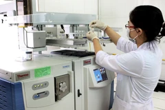 Hệ thống xét nghiệm sinh học phân tử, kỹ thuật gen trong chẩn đoán dịch bệnh. (Ảnh: Dương Ngọc/TTXVN)