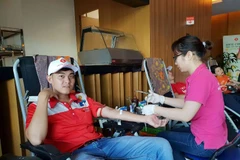 Nhân viên của Lotte tham gia hiến máu tại ngày hội. (Ảnh: T.G/Vietnam+)