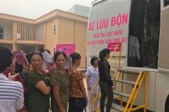 Xe lưu động khám sàng lọc phát hiện ung thư cho phụ nữ. (Ảnh:PV/Vietnam+)