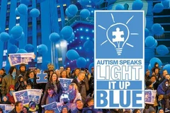 Thắp đèn xanh để kêu gọi nâng cao nhận thức cộng đồng về chứng tự kỷ.