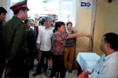 Tạm đình chỉ công tác nữ điều dưỡng Bệnh viện K bị tố "vòi tiền"