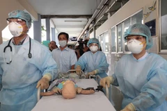 Diễn tập phòng chống bệnh MERS - CoV ở Thành phố Hồ Chí Minh. (Ảnh: TTXVN)