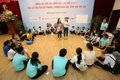 Trẻ em thảo luận về các vấn đề phòng, chống bạo lực, xâm hại trẻ em tại Diễn đàn trẻ em quốc gia lần thứ 5/2017 chủ đề “Trẻ em với vấn đề phòng, chống bạo lực, xâm hại trẻ em” (24/8/2017). (Ảnh: Anh Tuấn/TTXVN)