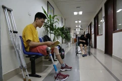 Bệnh nhân hemophilia đang điều trị tại Viện Huyết học-Truyền máu Trung ương. (Ảnh: CT/Vetnam+)