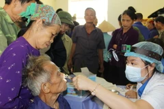 Gần 4 triệu người nghèo cần được hỗ trợ mua bảo hiểm y tế