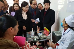 [Photo] Bộ trưởng Bộ Y tế đi thị sát công tác tiêm chủng ở Hà Nội