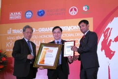 Người lương y Việt Nam chữa cho 150.000 bệnh nhân ở 102 nước 