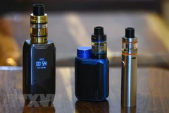 Một sản phẩm thuốc lá điện tử được bày bán. (Ảnh: AFP/TTXVN)