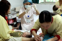 Dịch sởi bùng phát năm 2014 tại nhiều nơi là một bài học cho nhiều gia đình. (Ảnh: TTXVN)