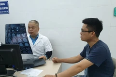 Bệnh nhân khám bệnh liên quan tới tai biến mạch máu não tại Bệnh viện Hữu nghị Việt Đức. (Ảnh: T.G/Vietnam+)