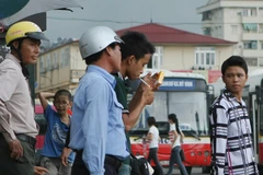 Có rất nhiều bệnh do khói thuốc lá gây ra. (Ảnh: TTXVN/Vietnam+)