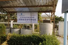 Mô hình nhà tiêu hợp vệ sinh giới thiệu cho người dân. (Ảnh: PV/Vietnam+) 