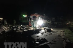 Hiện trường vụ tai nạn giao thông nghiêm trọng. (Ảnh: Thanh Hải/TTXVN)