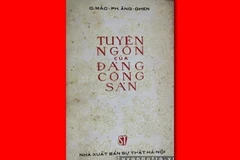 Bộ tác phẩm “Tuyên ngôn của Đảng Cộng sản” dưới dạng sách bỏ túi