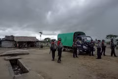Cảnh sát được triển khai tại Sittwe, bang Rakhine, Myanmar. (Ảnh: AFP/TTXVN) 