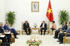 Thủ tướng Nguyễn Xuân Phúc tiếp Bộ trưởng Ngoại giao Algeria Abdelkader Messahel đang thăm và làm việc tại Việt Nam. (Ảnh: Văn Điệp/TTXVN)