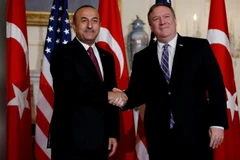 Ngoại trưởng Mỹ Mike Pompeo và người đồng cấp Thổ Nhĩ Kỳ Mevlut Cavusoglu gặp nhau ngày 4/6, tại thủ đô Washington của Mỹ. (Nguồn: Reuters)