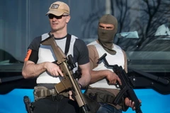 Cảnh sát làm nhiệm vụ tại hiện trường vụ lao xe vào người đi bộ ở Münster, Đức ngày 7/4. (Ảnh: AFP/TTXVN)