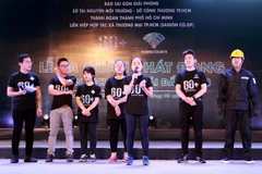 Trưởng các nhóm dự án đăng ký công trình hưởng ứng chiến dịch giờ trái đất 2018. (Ảnh: Thanh Vũ/TTXVN)