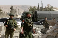Binh sỹ Nga gác tại Deir Ezzor của Syria ngày 15/9/2017. (Ảnh: AFP/TTXVN)