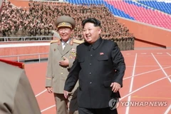 Tướng Ri Yong-gil và nhà lãnh đạo Kim Jong-un. (Nguồn: Yonhap)