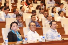 Chủ tịch Quốc hội Nguyễn Thị Kim Ngân, nguyên Chủ tịch Quốc hội Nguyễn Sinh Hùng, Phó Chủ tịch Quốc hội Phùng Quốc Hiển dự buổi nói chuyện về cuộc đời, sự nghiệp của Chủ tịch Tôn Đức Thắng. (Ảnh: Trọng Đức/TTXVN)