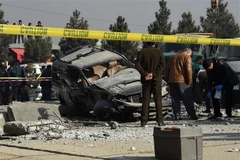 Nhân viên an ninh Afghanistan phong tỏa hiện trường một vụ nổ ở Dasht-E-Barchi, thủ đô Kabul. (Ảnh: AFP/TTXVN)
