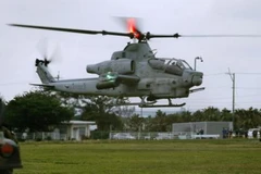 Trực thăng quân sự Mỹ hạ cánh khẩn cấp tại Yomitan, tỉnh Okinawa, Nhật Bản ngày 9/1.(Ảnh: Kyodo/TTXVN)