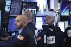 Giao dịch viên tại Sàn giao dịch chứng khoán New York, Mỹ. (Ảnh: THX/TTXVN)