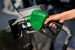 Một trạm bơm xăng. (Ảnh: AFP/TTXVN)