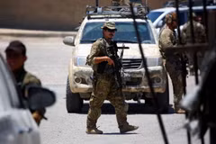 Binh sỹ Mỹ gác tại thị trấn Tabqa, Syria ngày 29/6/2017. (Ảnh: AFP/TTXVN)