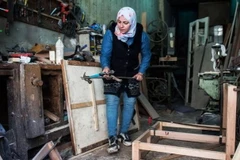  Một thợ mộc tại nơi làm việc ở Cairo. (Nguồn: AFP)