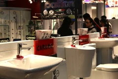 Một gian hàng giới thiệu đồ nội thất tại Triển lãm Vietbuild 2018. (Ảnh: Trần Xuân Tình/TTXVN)