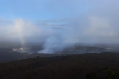 Miệng núi lửa Kilauea trên đảo Hawaii, Mỹ ngày 7/5. (Ảnh: AFP/TTXVN)