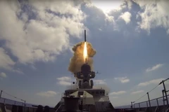 Tên lửa hành trình Kalibr rời khỏi bệ phóng. (Ảnh: EPA/TTXVN) 