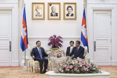 Thủ tướng Chính phủ Vương quốc Campuchia Samdech Hun Sen tiếp Bộ trưởng Công an Tô Lâm. (Ảnh: Phan Minh Hưng/TTXVN)