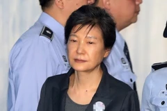 Cựu Tổng thống Hàn Quốc Park Geun-hye tới tòa án ở Seoul ngày 10/10/2017. (Nguồn: Yonhap/TTXVN).