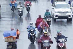 Người dân lưu thông trên đường Trần Nhật Duật. (Ảnh: Lâm Khánh/TTXVN)