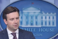Thư ký báo chí Nhà Trắng Josh Earnest trong cuộc họp báo thông báo về vụ tấn công mạng quy mô lớn của các tin tặc, tại Washington, DC. ngày 5/6. (Nguồn: AFP/ TTXVN)