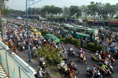 Dòng người khắp nơi về miền Tây đón Tết gây ùn tắc Quốc lộ 1